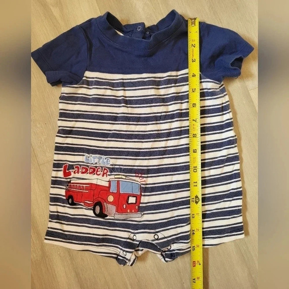 🛍Set of 2 Size 18M Rompers Dinosaur Firetruck Stripe Snaps - Picture 9 of 9